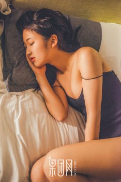 阿娇张开腿陈冠希舔
